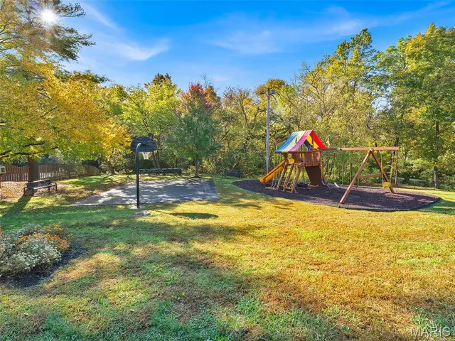 $600,000 | 2323 Hollyhead Drive, St. Louis, MO 63131