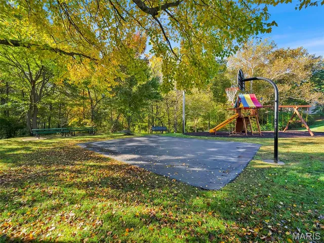 $600,000 | 2323 Hollyhead Drive, St. Louis, MO 63131