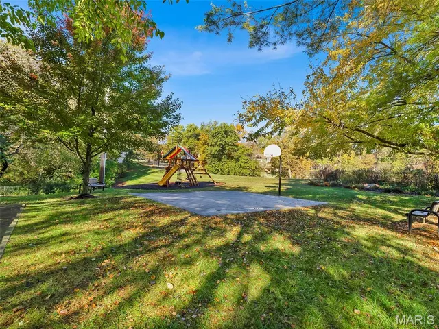 $600,000 | 2323 Hollyhead Drive, St. Louis, MO 63131