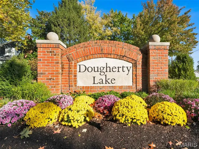 $600,000 | 2323 Hollyhead Drive, St. Louis, MO 63131