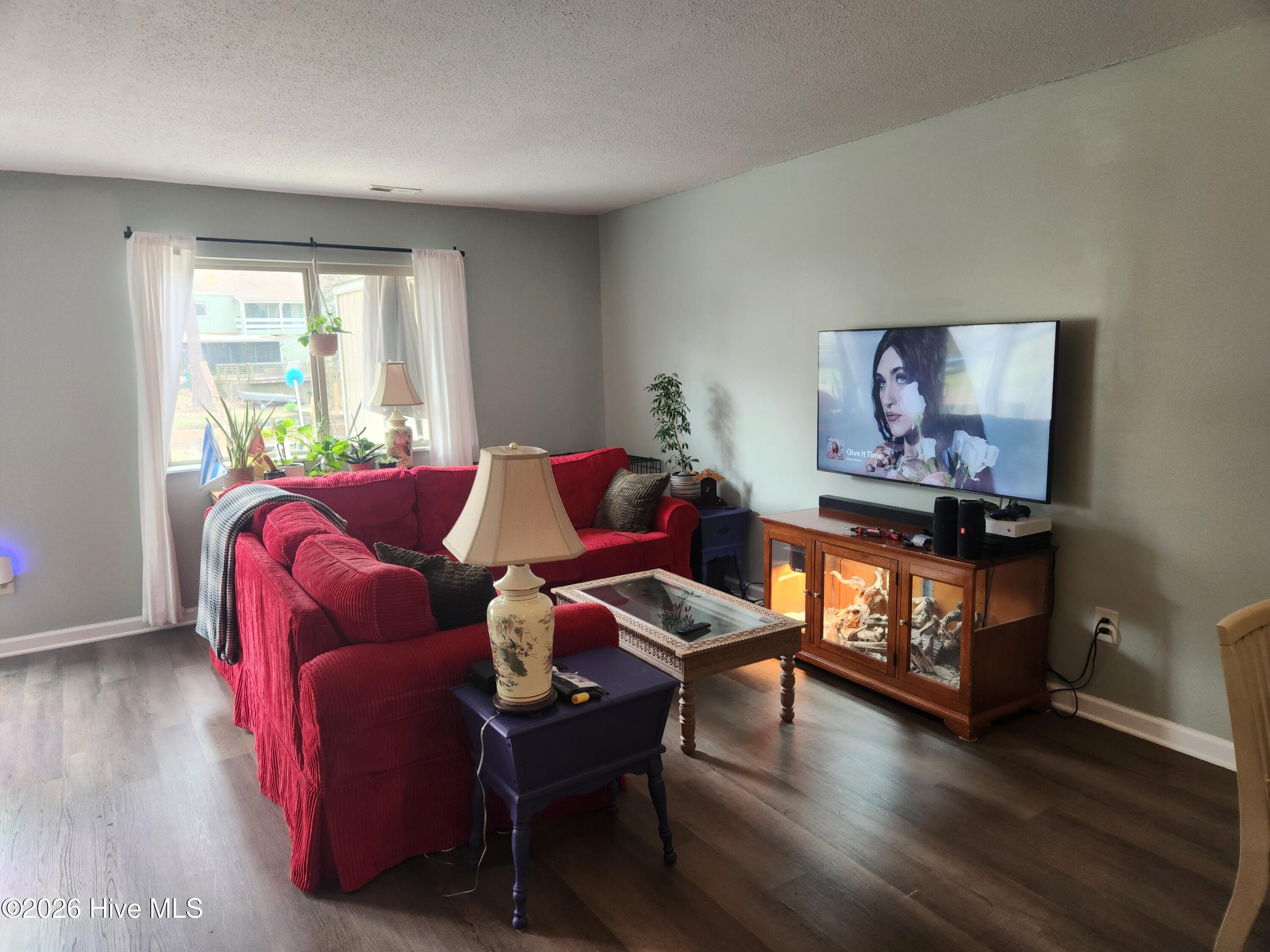 165 Quarterdeck New Bern, NC 28562 - Photo 3 of 21 20260324_144349