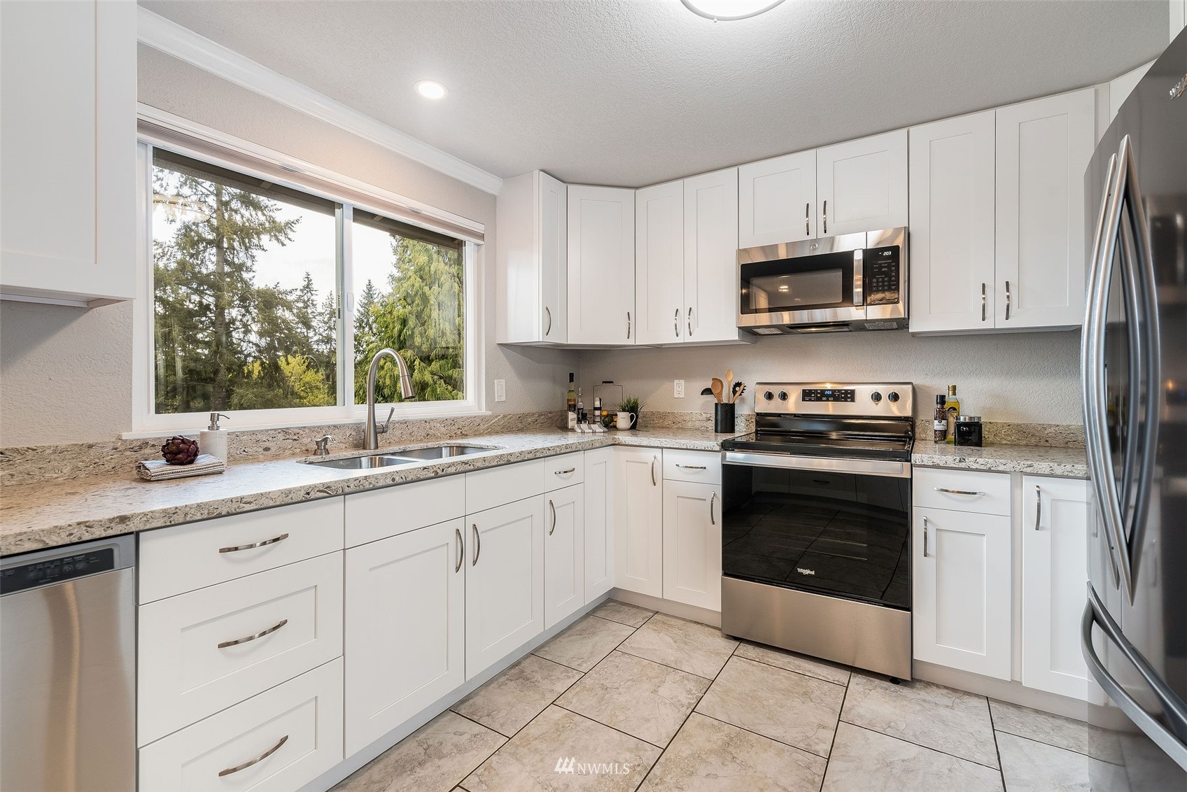 9633 125th Place Southeast Renton, WA 98056 - Photo 10 of 40 Gallery Image 10