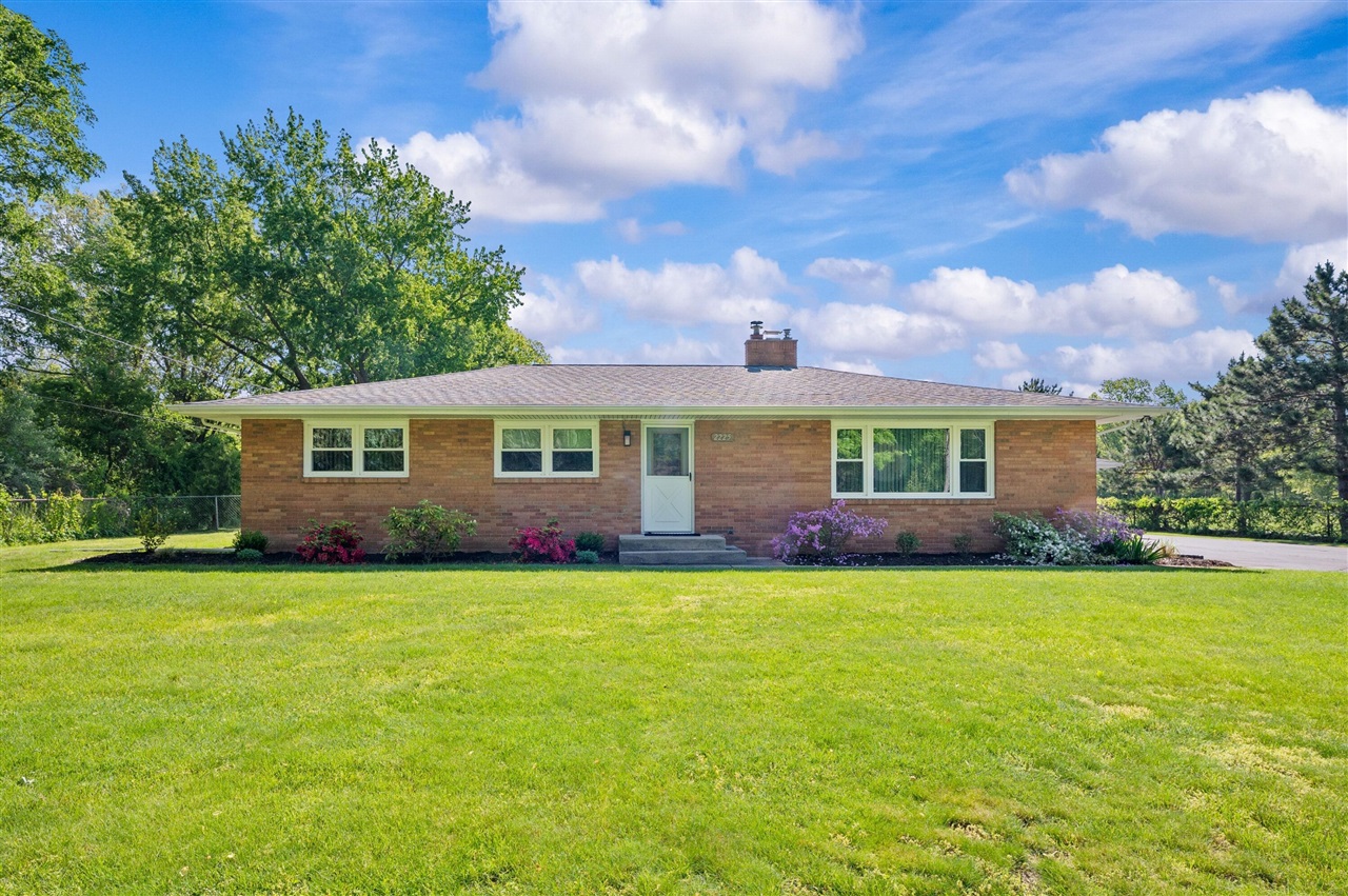 2225 Maple Path St. Joseph, MI 49085 - Photo 1 of 58
