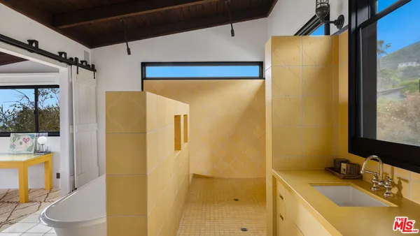 $35,000 | 31970 Pacific Coast Highway, Malibu, CA 90265