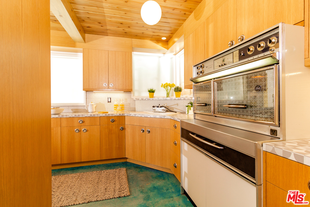 13063 Montford Street Pacoima, CA 91331 - Photo 9 of 30