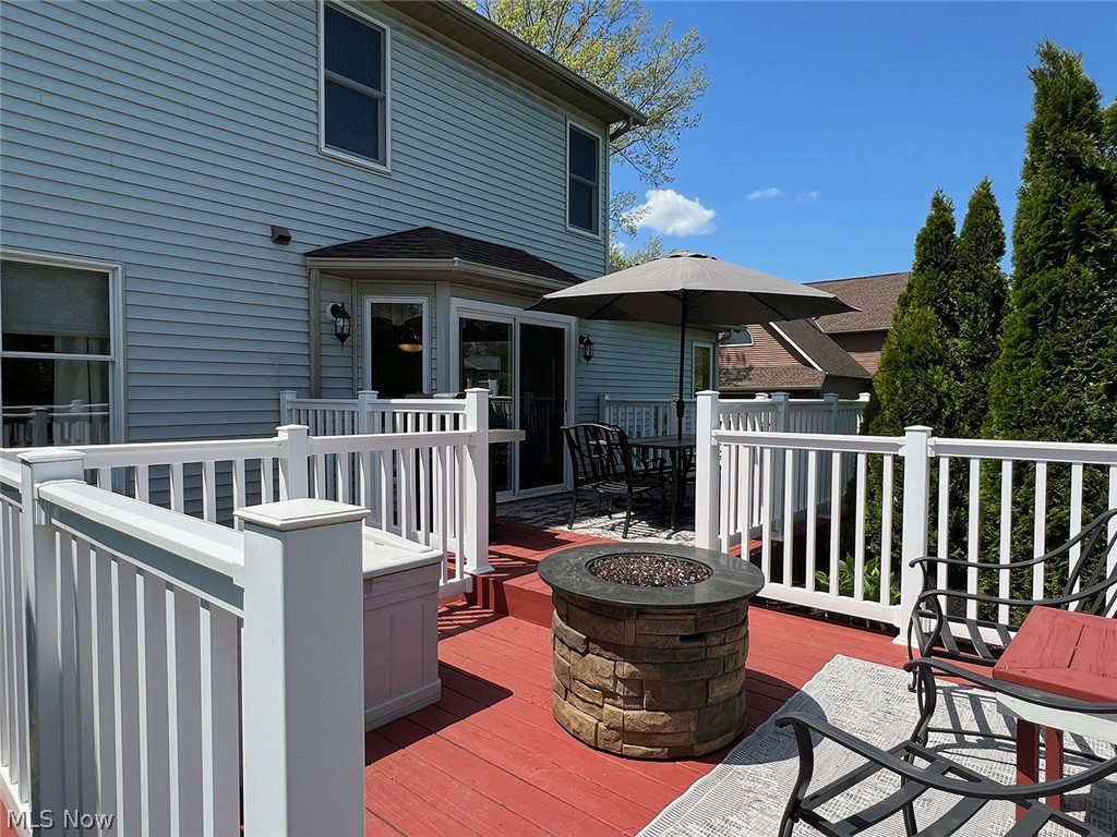 1171 Vermilion Road Vermilion, OH 44089 - Photo 29 of 32 Two level deck