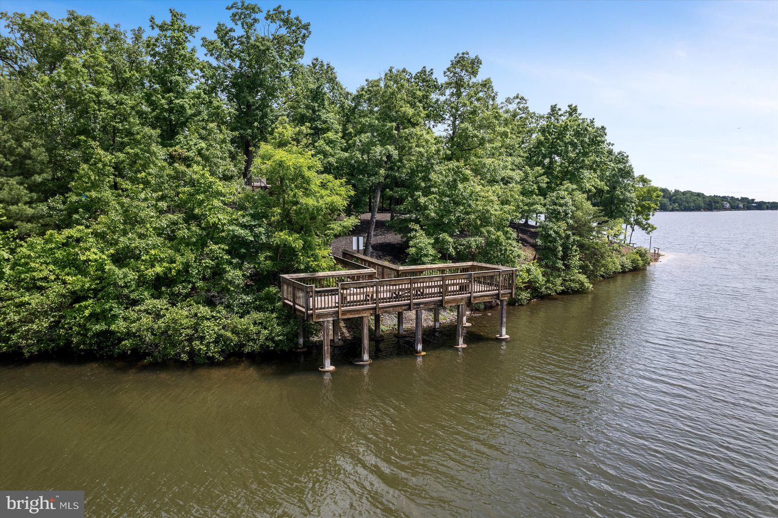 147 Holiday Road Cross Junction, VA 22625 - Photo 34 of 37 Fishing pier behind clubhouse