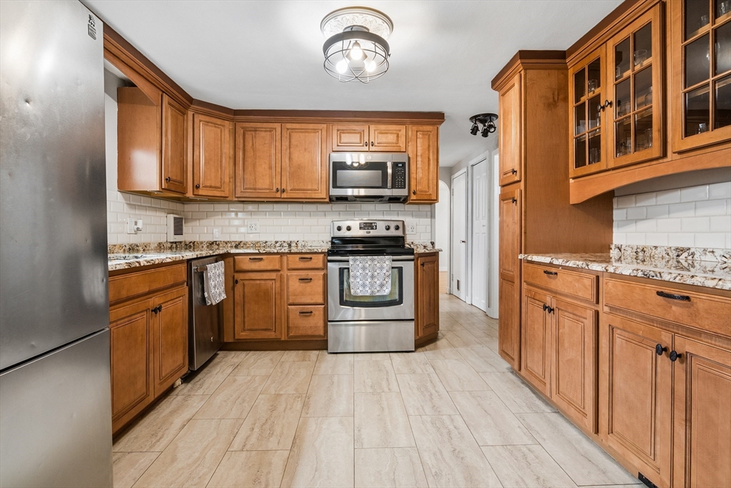 119 Acrebrook Road Springfield, MA 01129 - Photo 6 of 35