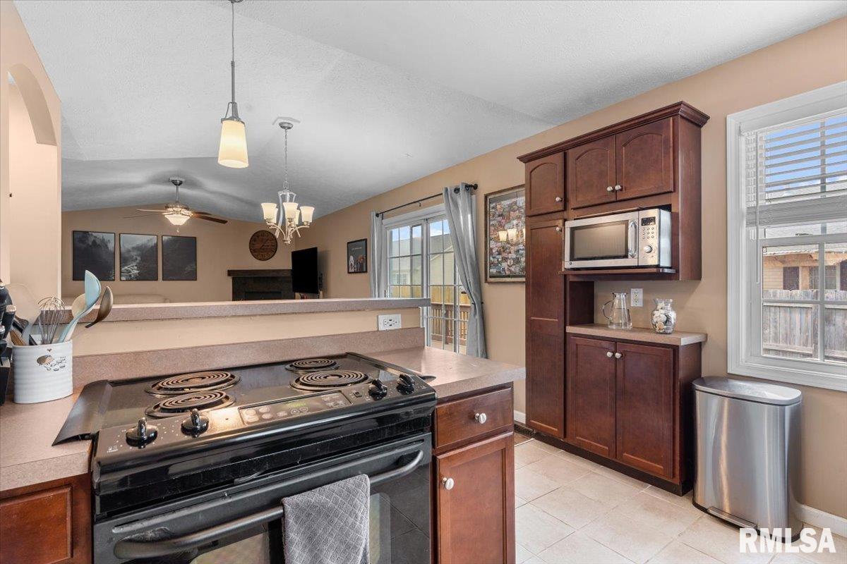 2919 Meadowbrook Road, Unit 22 Springfield, IL 62711 - Photo 11 of 25