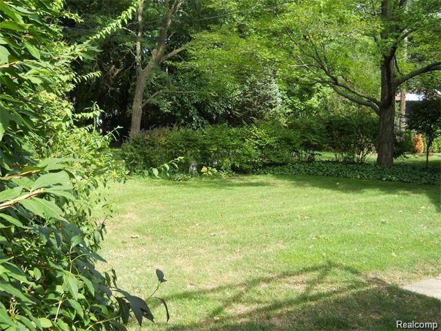 3532 Eastham Road Dearborn, MI 48120 - Photo 20 of 26 YARD.jpg