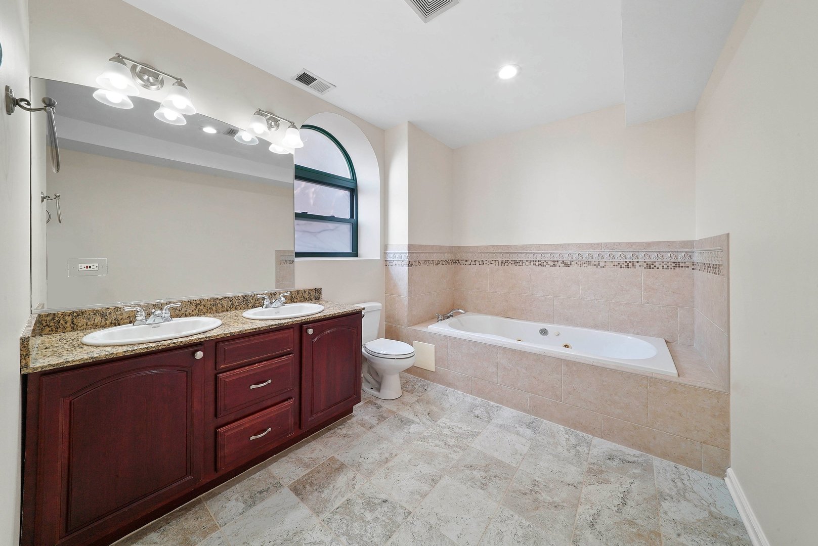 2363 East 70th Street, Unit 2 Chicago, IL 60649 - Photo 14 of 21