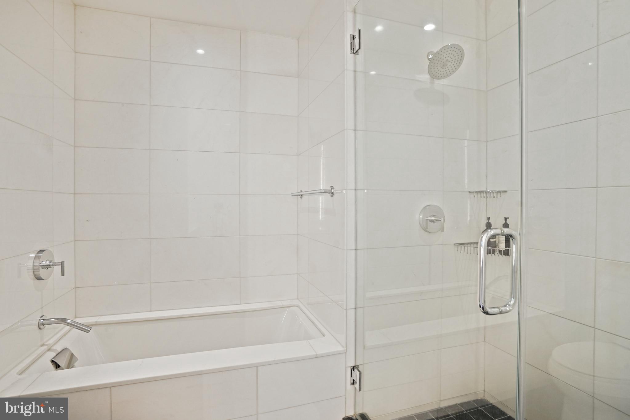 1177 22nd Street Northwest, Unit 7B Washington, DC 20037 - Photo 13 of 26 Bath-en-suite