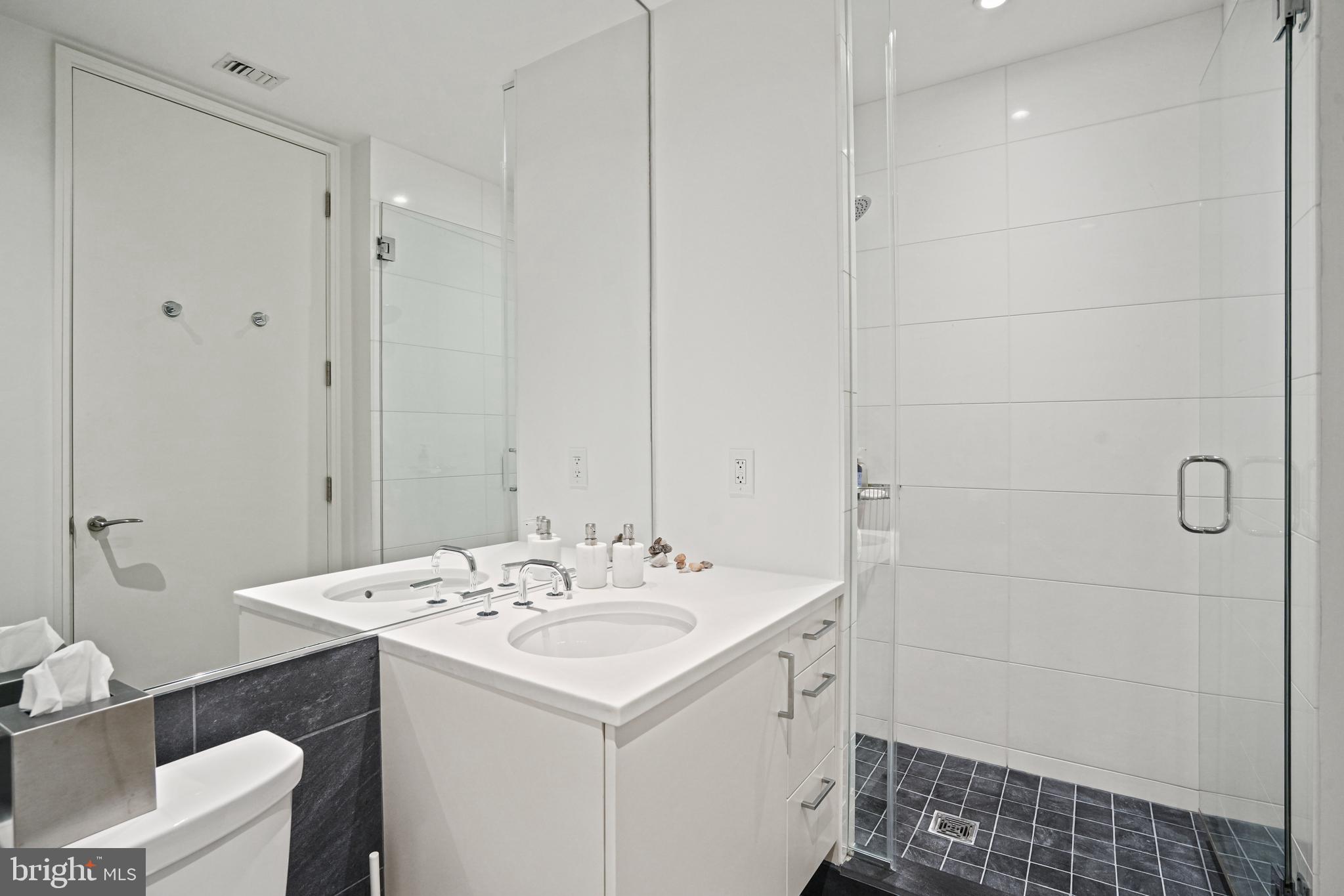 1177 22nd Street Northwest, Unit 7B Washington, DC 20037 - Photo 15 of 26 Guest bath