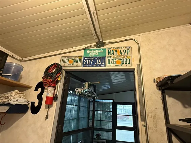 a view of a back yard