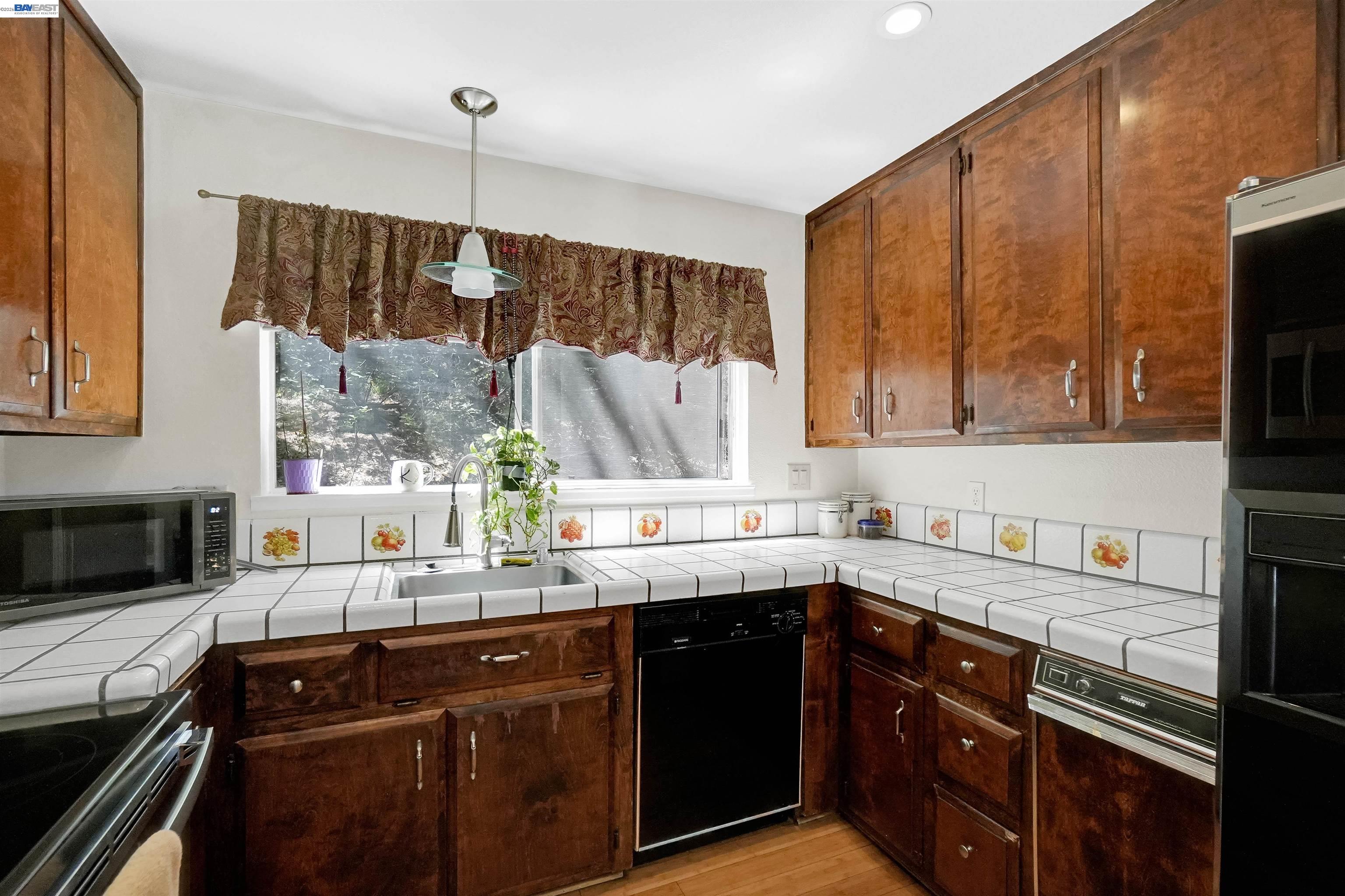 1743 Panda Way Hayward, CA 94541 - Photo 21 of 48