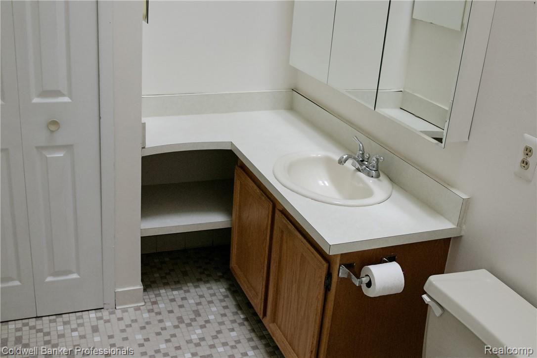 22182 Pondview, Unit 7 Novi, MI 48375 - Photo 17 of 28 IMG_9679.jpg