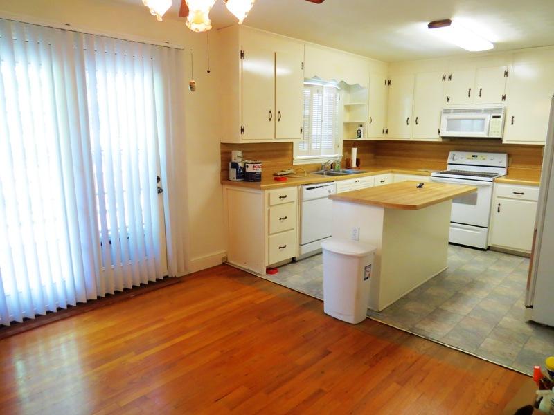 392 Patsy Avenue Collinsville, VA 24078 - Photo 12 of 35 EAT IN KITCHEN