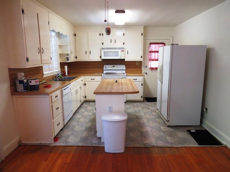 392 Patsy Avenue Collinsville, VA 24078 - Photo 13 of 35 EAT IN KITCHEN