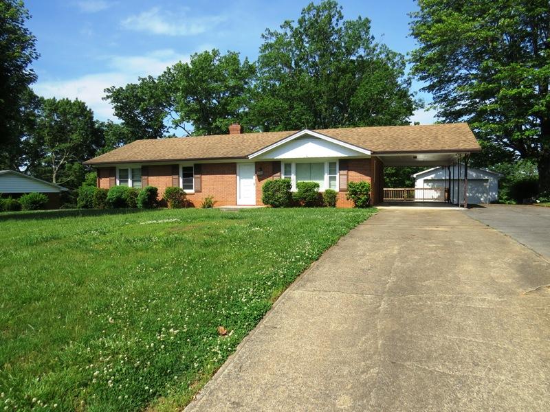 392 Patsy Avenue Collinsville, VA 24078 - Photo 3 of 35 DRIVEWAY