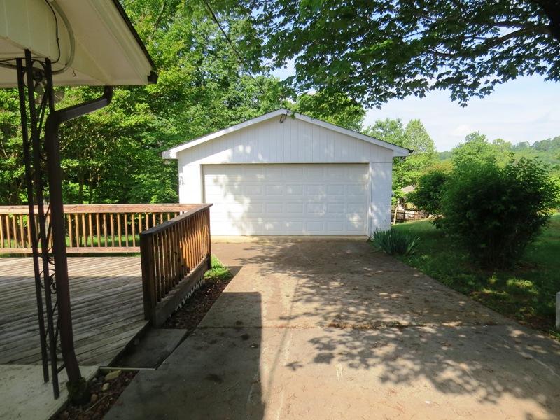 392 Patsy Avenue Collinsville, VA 24078 - Photo 29 of 35 DRIVEWAY