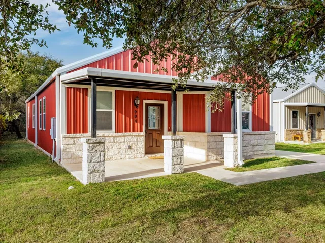$1,950 | 904 Central Boulevard, Bertram, TX 78605