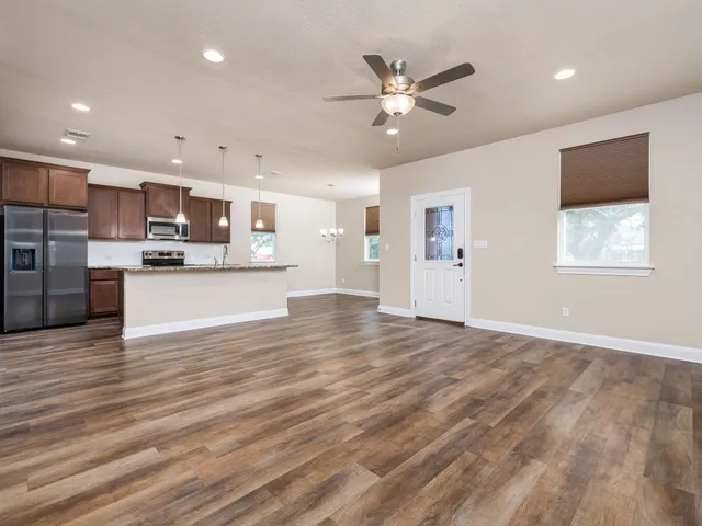 $1,950 | 904 Central Boulevard, Bertram, TX 78605