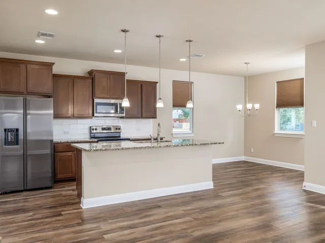 $1,950 | 904 Central Boulevard, Bertram, TX 78605