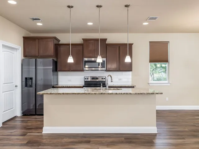 $1,950 | 904 Central Boulevard, Bertram, TX 78605