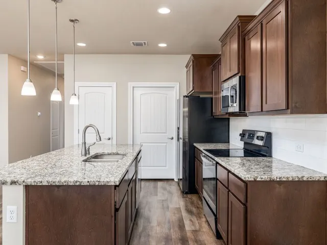 $1,950 | 904 Central Boulevard, Bertram, TX 78605