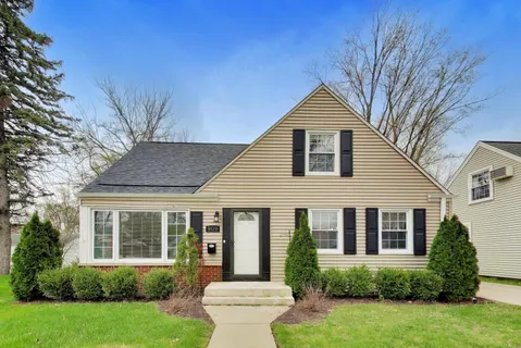 $499,900 | 909 East Oakton Street, Arlington Heights, IL 60004