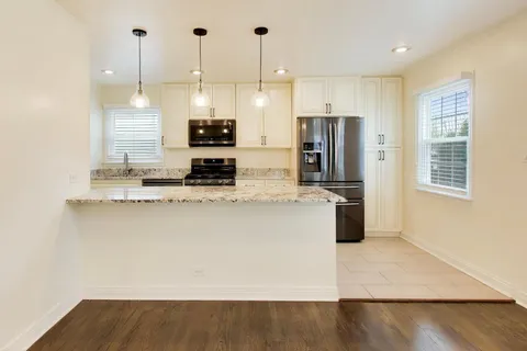 $499,900 | 909 East Oakton Street, Arlington Heights, IL 60004