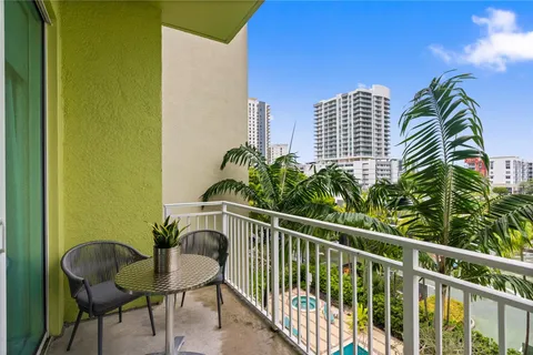 $483,500 | 313 Northeast 2nd Street, Unit 405, Fort Lauderdale, FL 33301