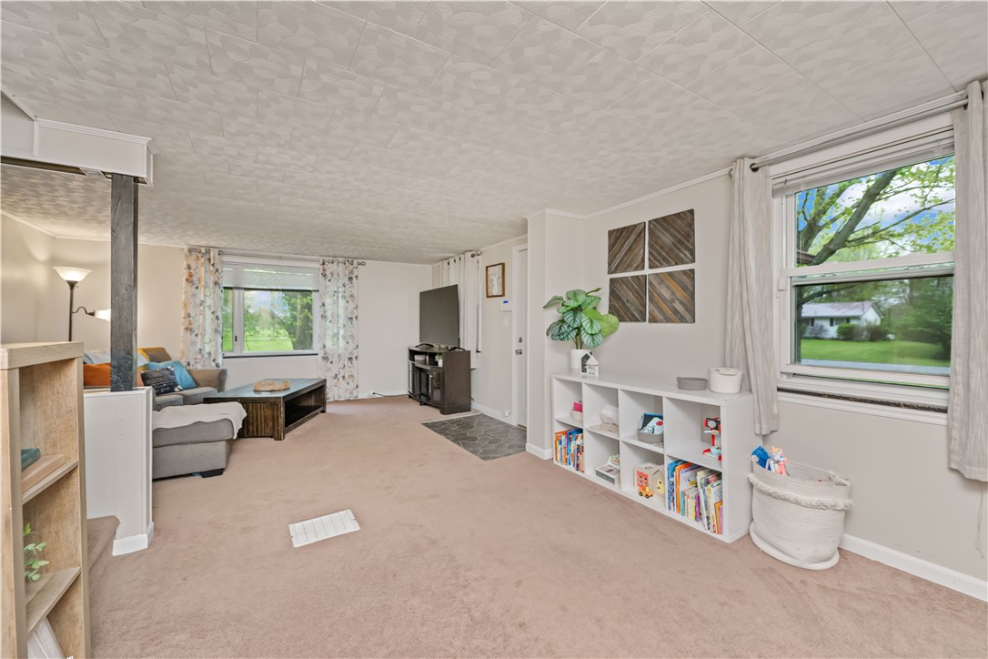 14404 Lime Kiln Road Barre, NY 14411 - Photo 10 of 40 Family Room