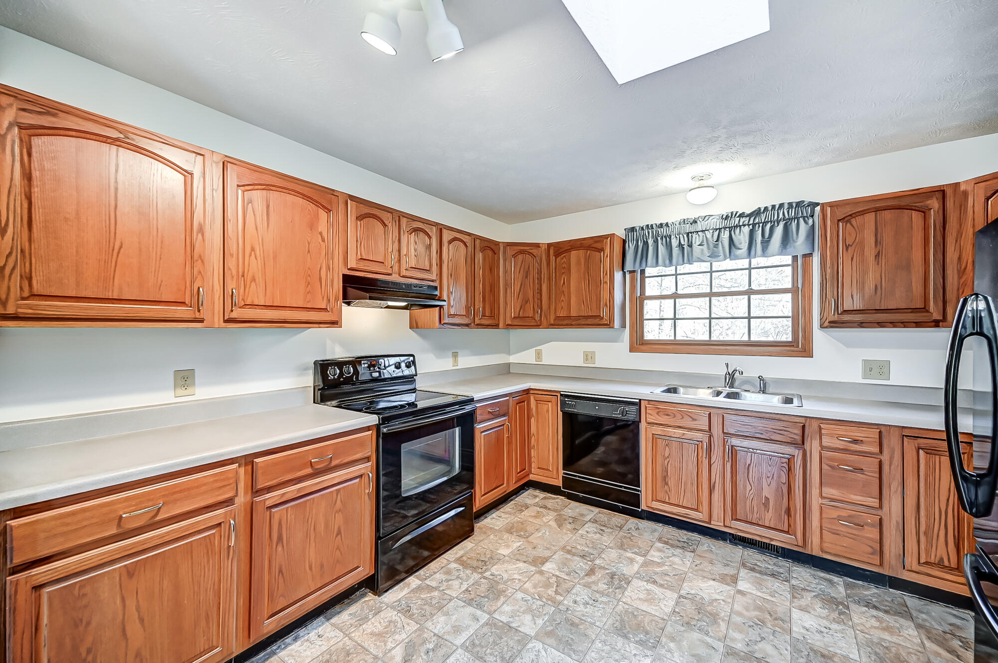 1065 Spring Falls Avenue Springfield, OH 45502 - Photo 9 of 68