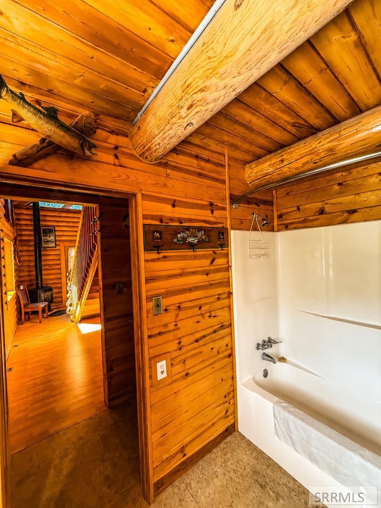 38 Rattlesnake Road Irwin, ID 83428 - Photo 19 of 27 bathroom