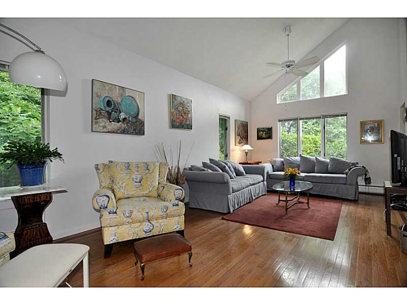 872 Boston Neck Road Narragansett, RI 02882 - Photo 7 of 23 Living Room.