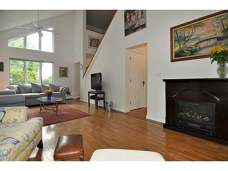 872 Boston Neck Road Narragansett, RI 02882 - Photo 8 of 23 Living Room.