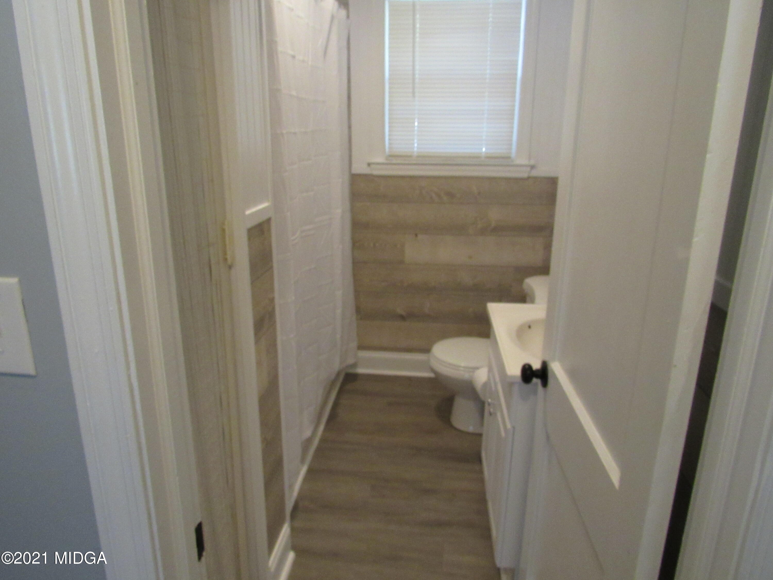 2857 Allen Road Macon, GA 31216 - Photo 16 of 21 16-Hall Bath