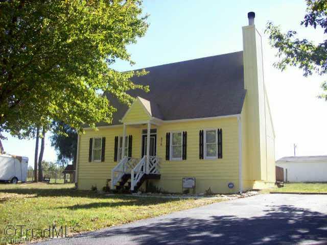 978 Ridgeview Avenue Winston-Salem, NC 27127 - Photo 1 of 9 Exterior Front.