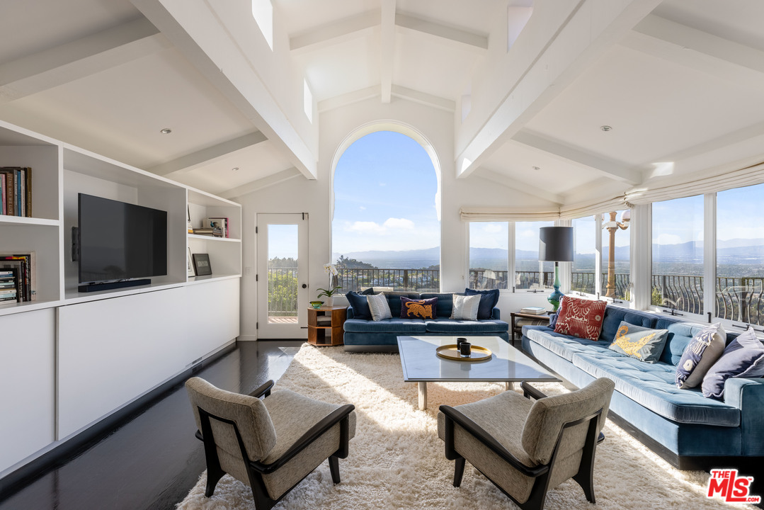 8663 Edwin Drive Los Angeles, CA 90046 - Photo 1 of 29