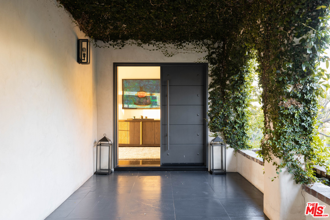 8663 Edwin Drive Los Angeles, CA 90046 - Photo 2 of 29