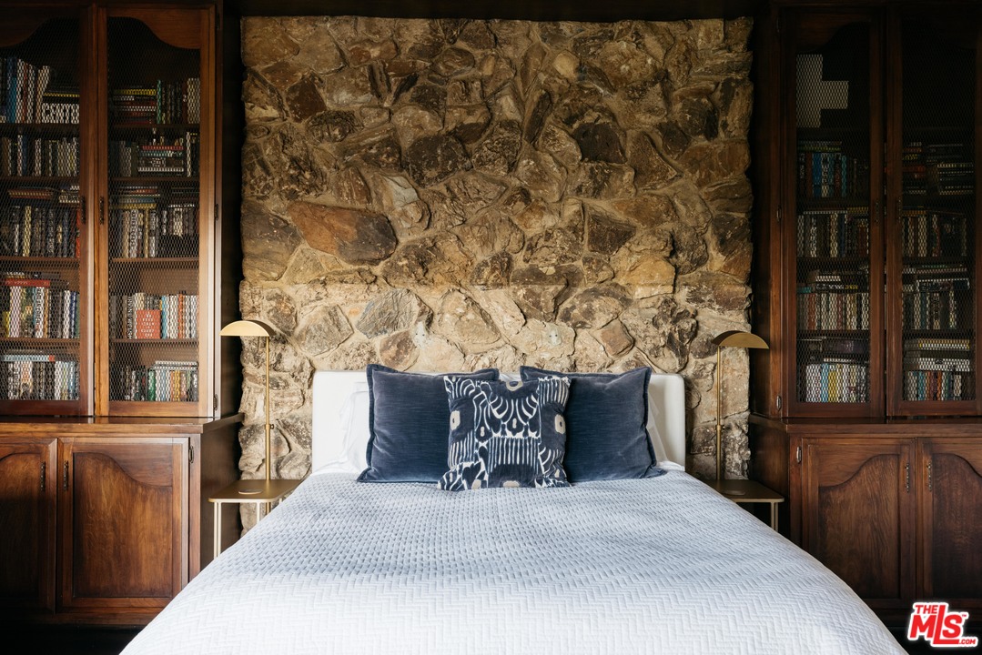 8663 Edwin Drive Los Angeles, CA 90046 - Photo 11 of 29