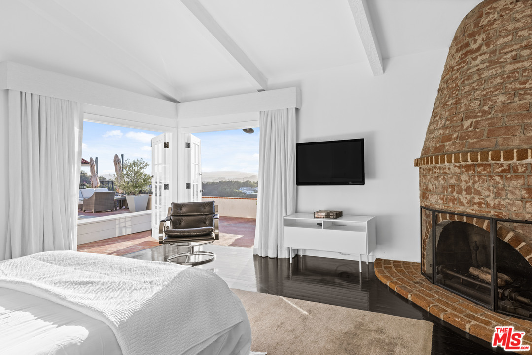 8663 Edwin Drive Los Angeles, CA 90046 - Photo 15 of 29