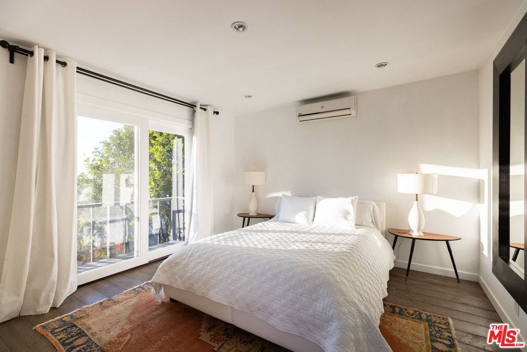 8663 Edwin Drive Los Angeles, CA 90046 - Photo 23 of 29