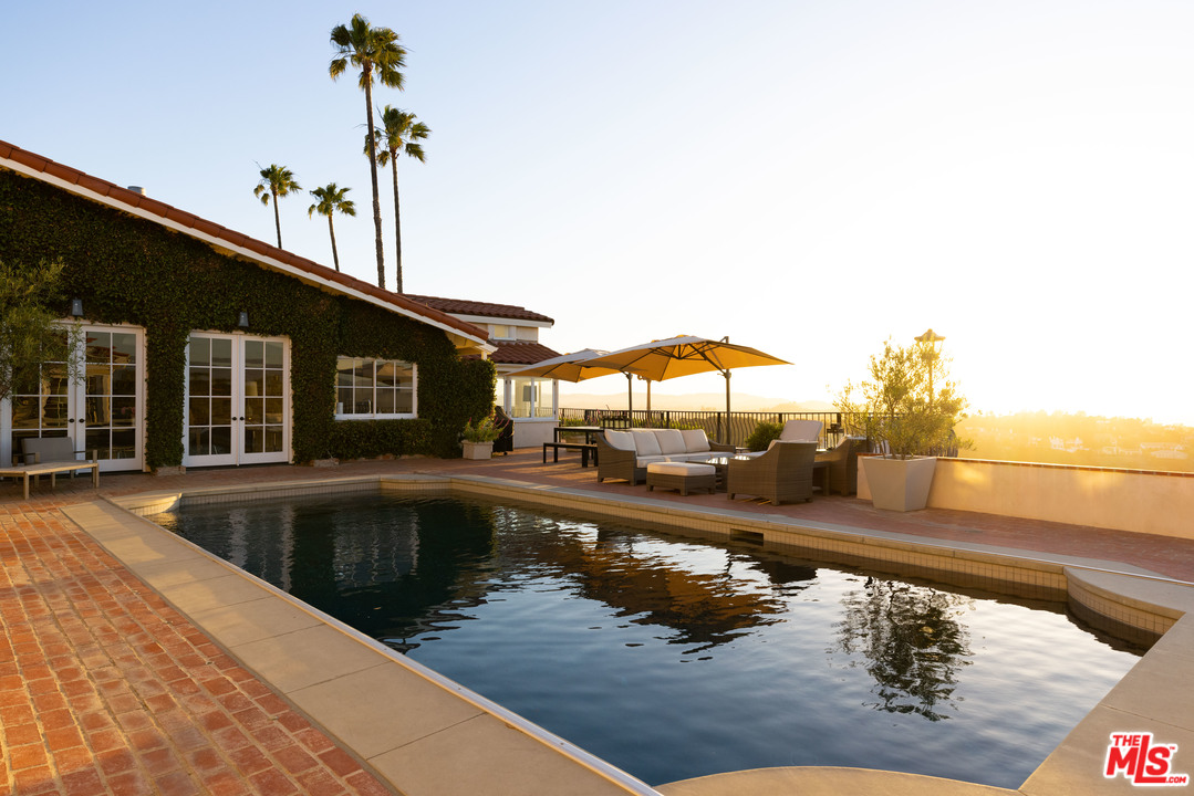 8663 Edwin Drive Los Angeles, CA 90046 - Photo 26 of 29