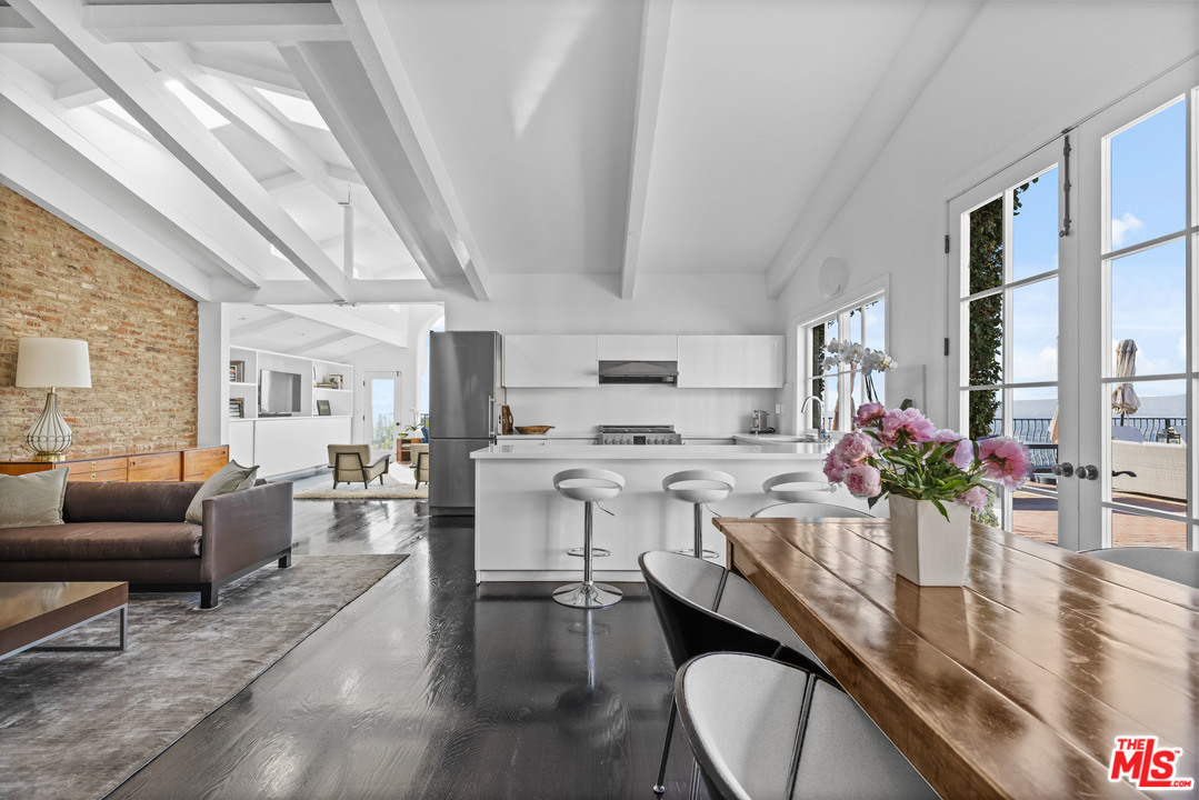 8663 Edwin Drive Los Angeles, CA 90046 - Photo 9 of 29