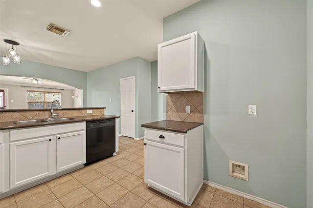 $2,200 | 13002 Trail Manor Drive, Pearland, TX 77584