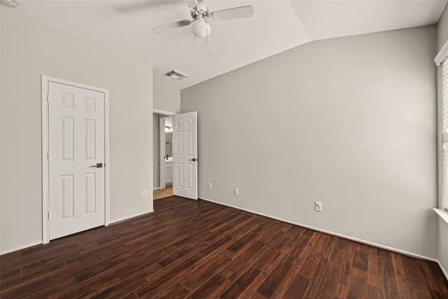 $2,200 | 13002 Trail Manor Drive, Pearland, TX 77584