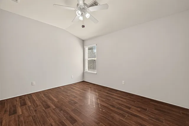 $2,200 | 13002 Trail Manor Drive, Pearland, TX 77584