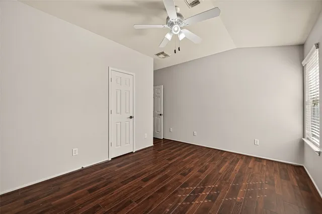 $2,200 | 13002 Trail Manor Drive, Pearland, TX 77584